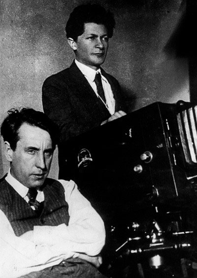 ����� ����